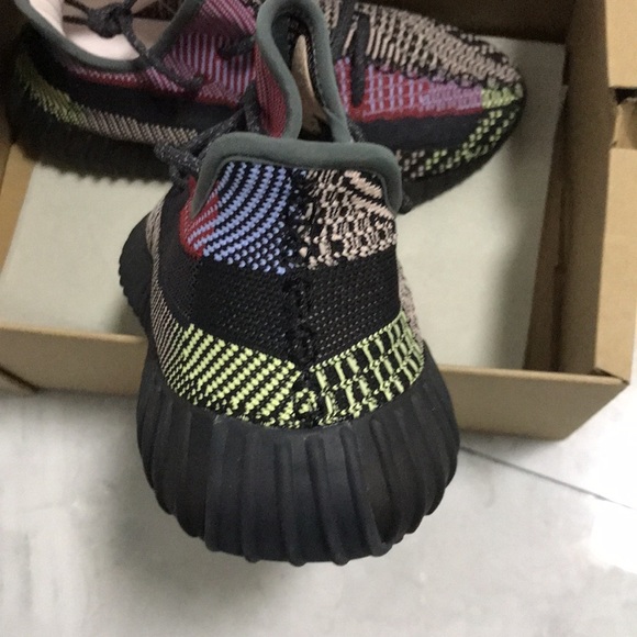 Yeezy Boost 350V2 - Picture 5 of 5